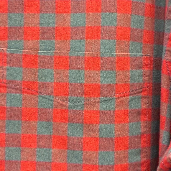 J.Crew men’s button-up shirts, both in size Large Slim! 100% organic cotton&98% - Picture 6 of 11